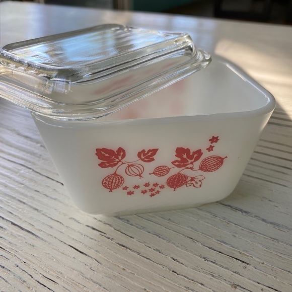 Vintage Pyrex - Picture 2 of 6